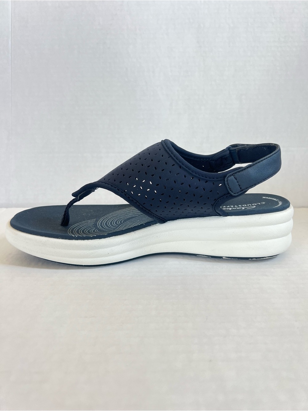 Clark’s Cloudstepper Drift Blossom Navy Thong Sandal with Cushioned White Sole 8 - Picture 2 of 13